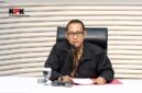 Pelaksana Tugas (Plt) Direktur Penyidikan Komisi Pemberantasan Korupsi (KPK), Achmad Taufik Husein, memberikan keterangan dalam konferensi pers di Gedung Merah Putih KPK, Jakarta, Jumat malam (3/7/26). (FOTO : Tangkapan Layar)