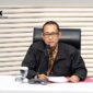 Pelaksana Tugas (Plt) Direktur Penyidikan Komisi Pemberantasan Korupsi (KPK), Achmad Taufik Husein, memberikan keterangan dalam konferensi pers di Gedung Merah Putih KPK, Jakarta, Jumat malam (3/7/26). (FOTO : Tangkapan Layar)