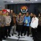 Kabid Humas Polda Jambi Kombes Pol Mulia Prianto dan Paur Penum Subbid Penmas Ipda Alamsyah Amin saat Dampingi Suku Dayak ke Divisi Humas Polri di Jakarta, Selasa (27/6/23). FOTO : Hms