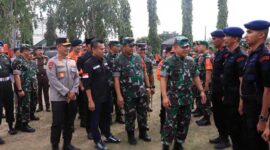 Kapolda Jambi Irjen Pol Rusdi Hartono mengikuti apel gelar pasukan Evaluasi Penanganan Karhutla di Wilayah Sumbagsel Tahun 2023 di Lapangan Makorem 042/Gapu Jambi, Kamis, (07/9/23). FOTO : Ist