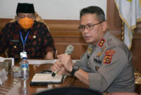 FOTO : Kapolda Jambi Irjen Pol Firman Shantyabudi saat Mengikuti Rapat Evaluasi Penanganan Covid-19 di wilayah Provinsi Jambi via zoom meeting di Ruang Rapat Utama Kantor Gubernur Jambi, Jumat (07/08/20)