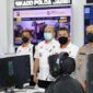 Kapolda Jambi Irjen Pol A. Rachmad Wibowo, SIK Saat Memebrikan Papran Aplikasi Asap Digital Kepada Tim Deputi Bidkoor Pertahanan Kemenkopolhukam RI di Ruang Command Center Mapolda Jambi, Selasa (14/12/21). FOTO : HUMAS Polda Jambi
