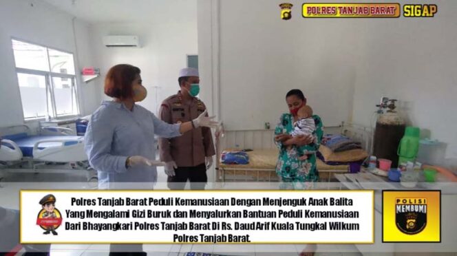 FOTO : Kapolres Tanjab Barat AKBP Guntur Saputro, S.I.K, MH Bersama Kornas Team Reaksi Cepat PPA Jakarta mengunjungi M. Saparudin dirawat di RSUD KH. Daud Arif Kuala Tungkal, Sabtu (13/02/21).