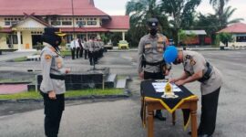 Kapolres Tebo AKBP Fitria Mega, M.Psi, Psi Saat Memimpin Upacara Pelantikan dan Sertijab Kasi Propam Polres Tebo di halaman depan Mapolres Tebo, Kamis (24/2/22). FOTO : humas.polri.go.id