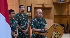 Kapuspen TNI Laksda TNI Julius Widjojono Saat Konferensi Pers di Jakarta. FOTO : Ist