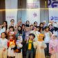 ajaran manajemen Vernon EDU, panitia, dan para peserta berfoto bersama usai pembukaan VernonEdu Story Telling Competition 2026 di Nakoa Social Space, Malang, Minggu (7/6). Kompetisi ini digelar untuk melatih mental, kreativitas, serta mengasah empati generasi muda melalui keterampilan bercerita sejak dini. (Foto: Dok. Vernon EDU)