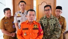 Gubernur Jambi Dr. H. Al Haris, S.Sos., M.H. bersama Danrem 042/Gapu Brigjen TNI Nyamin, serta jajaran kepala dinas terkait saat memberikan arahan strategis terkait mitigasi Kebakaran Hutan dan Lahan (Karhutla) 2026, Senin (7/9). (FOTO : PENREM)