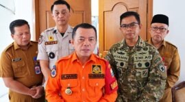 Gubernur Jambi Dr. H. Al Haris, S.Sos., M.H. bersama Danrem 042/Gapu Brigjen TNI Nyamin, serta jajaran kepala dinas terkait saat memberikan arahan strategis terkait mitigasi Kebakaran Hutan dan Lahan (Karhutla) 2026, Senin (7/9). (FOTO : PENREM)