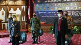 FOTO : Kepala Staf Korem (Kasrem) 042/Gapu Kolonel Inf M. Yamin Dano menghadiri upacara Peringatan Hari Otonomi Daerah KE-XXV Tahun 2021, di Auditorium Rumah Dinas Gubernur Jambi, Senin (26/04/21).