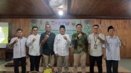 Bupati H. Anwar Sadatr Usai Membuka Acara Fasilitasi Penyusunan Perkada Tentang Perhutanan Sosial Kegiatan Forest Programme II Provinsi Jambi di Hotel Ar-Riyadh Kualatungkal, Rabu (15/11/23). FOTO : DOKPIM