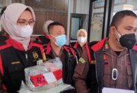 Dok. Tim penyidik Kejaksaan Negeri (Kejari) Tanjung Jabung Timur Jambi menggeledah Kantor KPU lantaran diduga ada penyelewengan dana hibah senilai miliaran rupiah. 