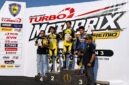 Para pembalap terbaik Kejurnas Balap Motor Pertamax Turbo MotoPrix 2026 merayakan kemenangan mereka di atas podium didampingi pihak panitia di Sirkuit Gery Mang, Subang, Jawa Barat, Minggu (30/8). (FOTO : Dok. Pertamina Patra Niaga)