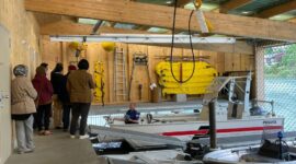 Keluarga Ridwan Kamil mendengarkan brifing dari Polisi Maritim Bern Swiss soal pencarian Eril di Sungai Aare (ist/pojoksatu)