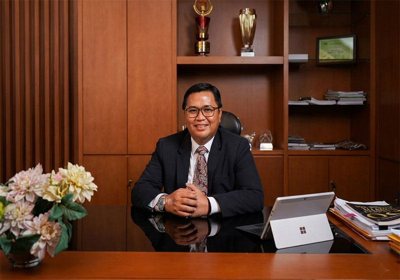 Kemas Achmad Yani Aziz.
Ia adalah narasumber dalam artikel ini, seorang praktisi senior industri asuransi yang saat ini menjabat sebagai Komisaris PT Best Pialang Asuransi Proteksi. (FOTO : Dok. Istemewa/LintasTungkal)