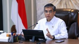 Menteri Ketenagakerjaan Yassierli saat memberikan keterangan resmi mengenai program pendampingan 20 perusahaan untuk peningkatan produktivitas dan pembenahan sistem kerja di Jakarta. (Dok. Biro Humas Kemnaker)