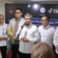 KOLABORASI DIGITAL: Menteri Ketenagakerjaan, Yassierli (tengah), memberikan keterangan pers didampingi Head of Public Policy & Government Relations TikTok Indonesia, Hilmi Adrianto (ketiga dari kiri), usai penandatanganan kerja sama program 