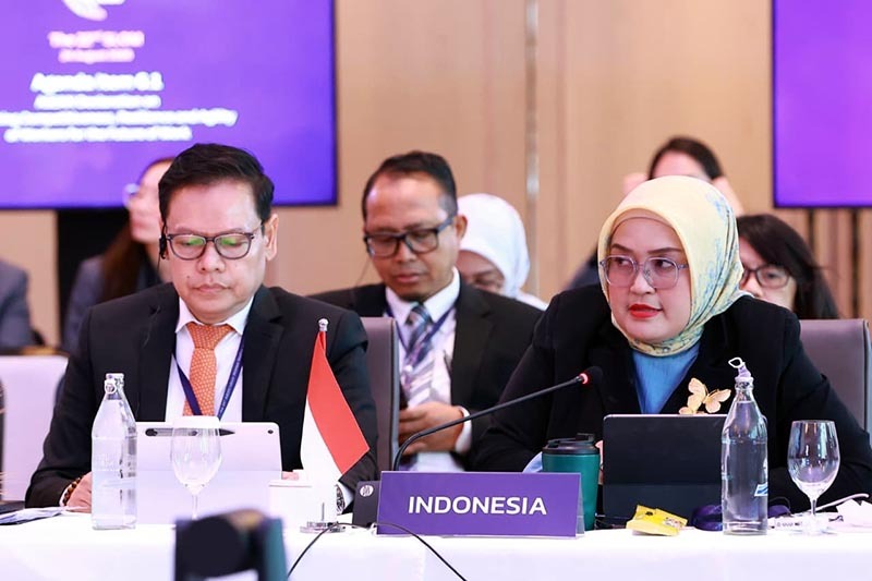Dirjen PHI dan Jamsos Kemnaker, Indah Anggoro Putri, menghadiri rangkaian Pertemuan Menteri Ketenagakerjaan ASEAN (ALMM) ke-29 dan SLOM di Bangkok, Thailand. (FOTO : Dok. Biro Humas Kemnaker)
