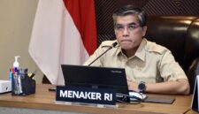 Menaker Yassierli aktif memantau penanganan aduan terkait Tunjangan Hari Raya (THR) dan Bonus Hari Raya (BHR) melalui posko yang dibentuk oleh Kementerian Ketenagakerjaan (Kemnaker). (FOTO : Dok. Istimewa/Menaker)