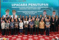 Pelatihan Kepemimpinan Administrator (PKA) Blended Learning Angkatan I dan II Tahun 2025 yang digelar Badan Pengembangan Sumber Daya Manusia (BPSDM) Provinsi Sumatera Utara resmi ditutup pada Kamis (24/7/25). FOTO : HUNAWAN H/LT