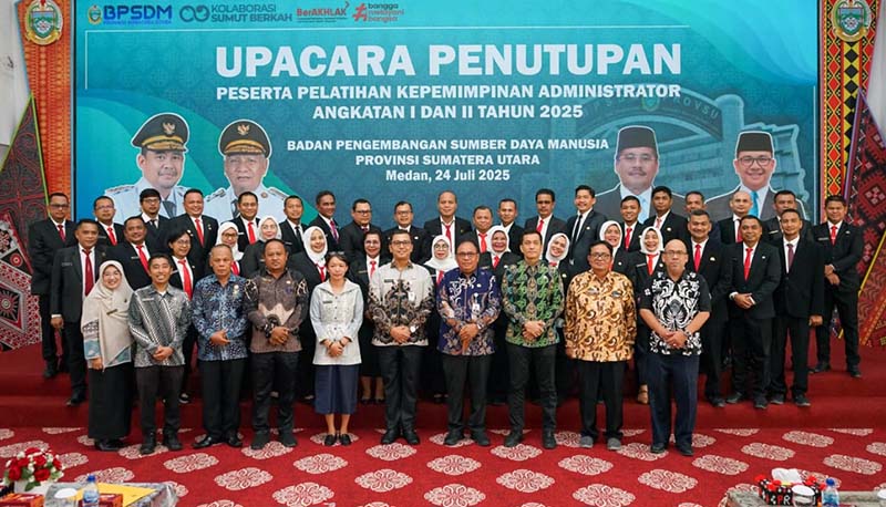 Pelatihan Kepemimpinan Administrator (PKA) Blended Learning Angkatan I dan II Tahun 2025 yang digelar Badan Pengembangan Sumber Daya Manusia (BPSDM) Provinsi Sumatera Utara resmi ditutup pada Kamis (24/7/25). FOTO : HUNAWAN H/LT