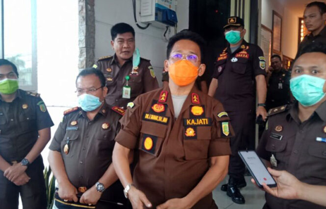 FOTO : Kepala Kejaksaan Negeri Tinggi Jambi Dr. Johanis Tanak, SH, MH Saat Kunjungan Kerja ke Kejaksaan Negeri Tanjung Jabung Barat, Kamis (12/11/20).