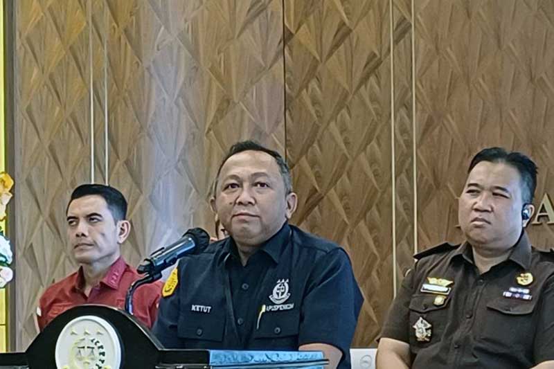 Kepala Pusat Penerangan Hukum Ketut Sumedana saat konferensi pers di Kejagung, Rabu (29/5/24). [FOTO : kompas.com/net]