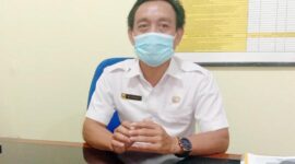 FOTO : Kepala SMA Negeri 1 Barat, Kadiman, ST