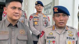 Ketua DPRD Provinsi Jambi M Hafiz Saat Berkunjung ke Dansat Brimob Polda Jambi. FOTO : BIN