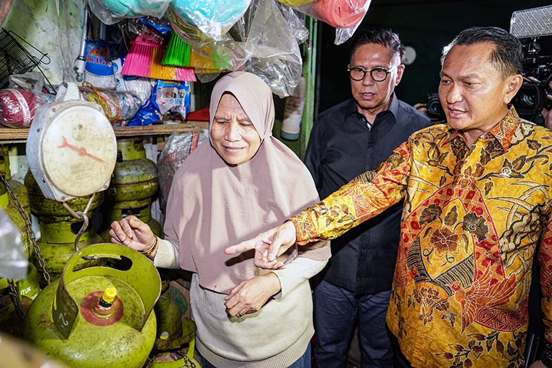 Ketua Komisi XII DPR RI Bambang Patijaya Pastikan Distribusi LPG 3 Kg Lancar Hingga ke Sub Pangkalan. FOTO : HMS