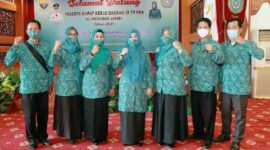 Ketua TP PKK Tanjab Barat Hj. Fadhilah Sadat menghadiri Rapat Kerja Daerah (RAKERDA) IX TP-PKK Provinsi Jambi di Auditorium Rumah Jabatan Gubernur Jambi. FOTO : Porkopim