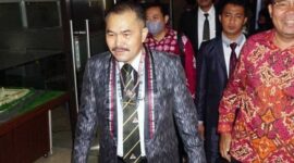 Kuasa Hukum keluarga Brigadir Yosua Kamarudin Simanjutak (kiri) dan Johnson Panjaitan (kanan) di Bareskrim Polri, Senin (18/7/2022). Foto: Iqbal Firdaus/kumparan