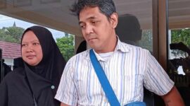 Hogi Minaya dan istrinya Arsita usai mengikuti mediasi di Kejaksaan Negeri Sleman, DIY, Senin (26/1/26). (FOTO : Istimewa/Lingkar.news)