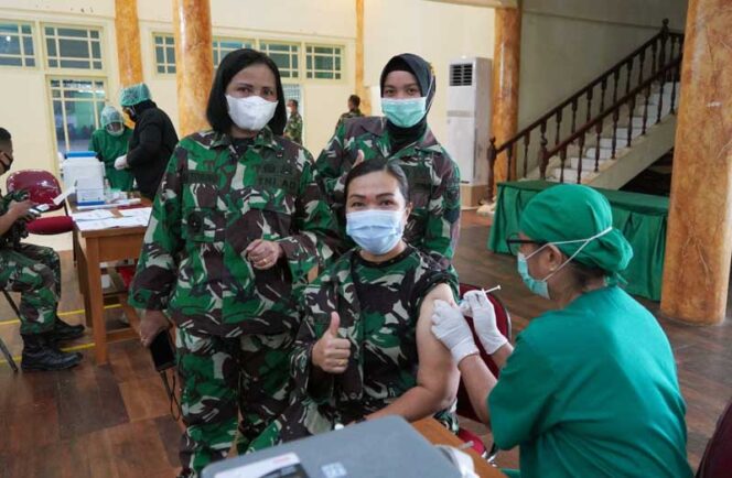 FOTO : Korem 042/Gapu Menggelar kegiatan Serbuan Vaksinasi Covid-19 Tahap Kedua, Kamis (25/03/21).