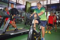 FOTO : Prajurit Korem 042/Gapu Tengah Melaksanakan Fitnes di Makorem Jambi, Rabu (16/12/20).