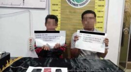 Dua Kurir Sabu AD & DV di Merangin Tak Berkutik Saat Ditangkap Polisi di Kedai Tuak. FOTO : Hms