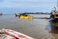 Pompong Diterjang Ombak Tinggi di Perairan Tengah Pangkal Duri, 1 Nelayan Tanjab Barat Dilaporkan Hilang. FOTO : HMS