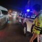Petugas dari Unit Gakkum Sat Lantas Polresta Jambi Melakukan Oleh TKP di Lokasi Kecelakaan. [FOTO : Humas Restaja]