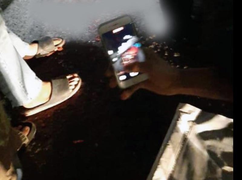 Warga Memadati TKP Kecelakaan di Simpang Rimbo Merengut Nyawa, Kaki Korban Terpisah dengan Tubuh. FOTO : Istimewa