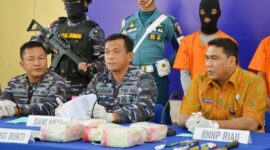 TNI AL Gagalkan Penyelundupan 5,4 Kg Sabu dari Malaysia, Sempat Kejar-kejaran di Laut dan Tembakan  . FOTO : Dok. LANAL