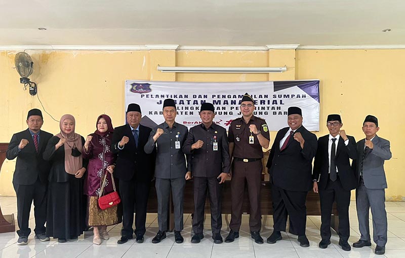 7 Pejabat Administrator dan Pengawas di Lingkungan Pemkab Tanjab Barat Dilantik oleh Sekda Hermansyah, Selasa (13/1/26)