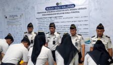 TEGAKKAN INTEGRITAS: Seluruh jajaran Lapas Kelas IIB Kuala Tungkal melaksanakan penandatanganan Ikrar Zero Halinar sebagai bentuk komitmen nyata dalam pemberantasan handphone, pungutan liar, dan narkoba di lingkungan pemasyarakatan, Senin (20/04/2026). (FOTO : Dok. Lapas/Abas/LT)