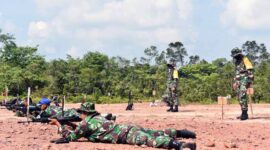 FOTO : Prajurit Korem 042/Gapu Jambi Saat Mengikuti Latihan tembak senjata laras panjang jenis SS1 buatan PT Pindad, Selasa (30/03/21).