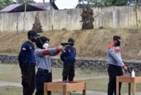Latihan Menembak FMD Pegawai Lapas Perempuan Kelas IIB Jambi di Lapangan Tembak Mako Brimob Polda Jambi, Kamis (15/07/21). FOTO : HUMAS