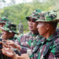 FOTO : Anggota Korem 042/Gapu Saat Mengikuti Latihan Menembak di Lapangan Tembak Korem KM 17 Jambi, Selasa (10/03/20).