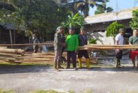 Serahkan Bantuan Bambu Bukti LDII Dukung SAD dalam Pelestarian Hutan Lindung Gambut di Bram Itam. FOTO : Humas LDII
