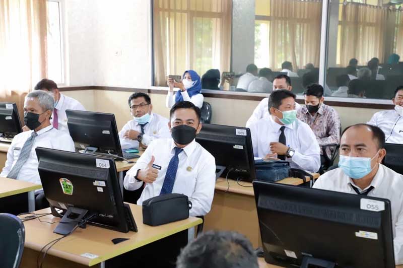 Peserta Ujikom Lelang JPTP 12 OPD Pemkab Tanjab Barat di UPT Penilaian Kompetensi Pekanbaru, Riau, Rabu (15/2/22). FOTO : DOK.PIM