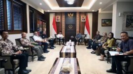 Menteri PANRB Abdullah Azwar Anas membahas alternatif libur Hari Raya Idul Adha bersama empat menteri Kabinet Indonesia Maju. (Foto: Dok. Kementerian PANRB)