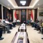 Menteri PANRB Abdullah Azwar Anas membahas alternatif libur Hari Raya Idul Adha bersama empat menteri Kabinet Indonesia Maju. (Foto: Dok. Kementerian PANRB)