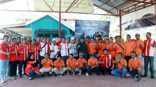 FOTO : Wakil Bupati H. Amir Sakib Saat Hadiri Lomba Burung Bekicau HUT Hoki Team Kabupaten Tanjab Barat di Lapangan Meox 83 jalan Manuggal I, Minggu (01/03/30)