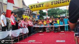 Fun Run Hari Bhayangkara ke 77 dilepas oleh Wakil Gubernur Jambi Drs. H. Abdullah Sani, M.Pd.I dan Kapolda Jambi Irjen Pol Rusdi Hartono, Sabtu (24/6/23). FOTO : Dhea